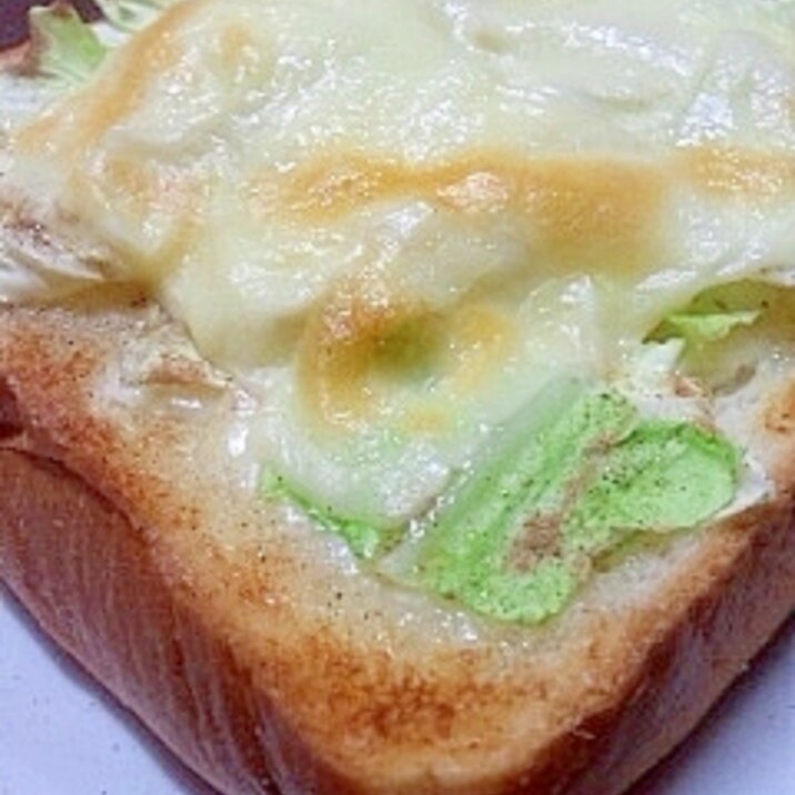 朝食にピッタリ☆キャベツチーズトースト